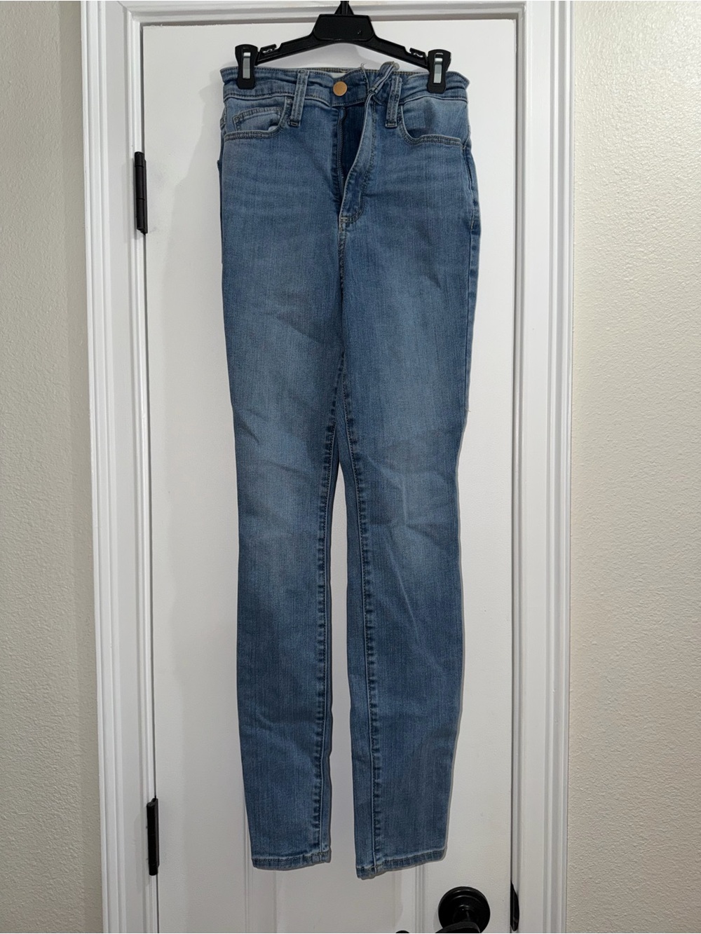 Universal Thread Women's Light Blue Skinny Jeans